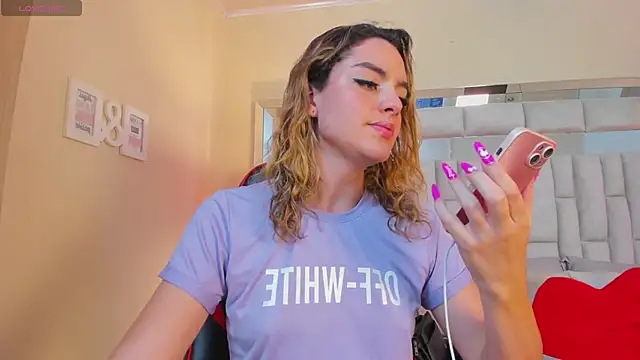 Snapshot of mariiahneedles chatting on January 21, 2025, 10:30 pm mariiahneedles online show from January 21, 2025, 10:30 pm