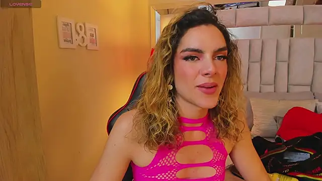 Snapshot of mariiahneedles chatting on January 23, 2025, 1:19 am mariiahneedles online show from January 23, 2025, 1:19 am