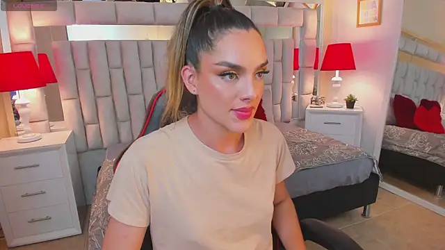 Snapshot of mariiahneedles chatting on February 4, 2025, 12:40 am mariiahneedles online show from February 4, 2025, 12:40 am