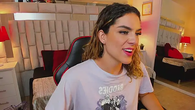 Snapshot of mariiahneedles chatting on February 11, 2025, 1:10 am mariiahneedles online show from February 11, 2025, 1:10 am