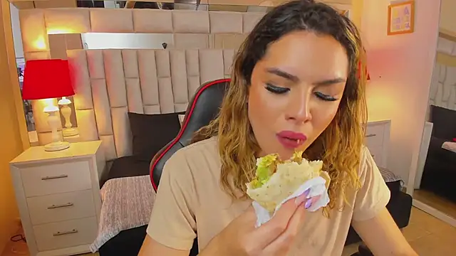 Snapshot of mariiahneedles chatting on February 25, 2025, 2:03 am mariiahneedles online show from February 25, 2025, 2:03 am