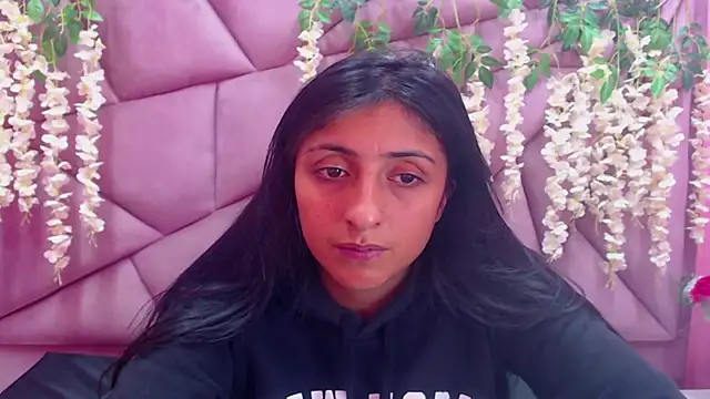 Snapshot of Cameron_cutte chatting on March 22, 2025, 2:37 am Cameron cutte online show from March 22, 2025, 2:37 am