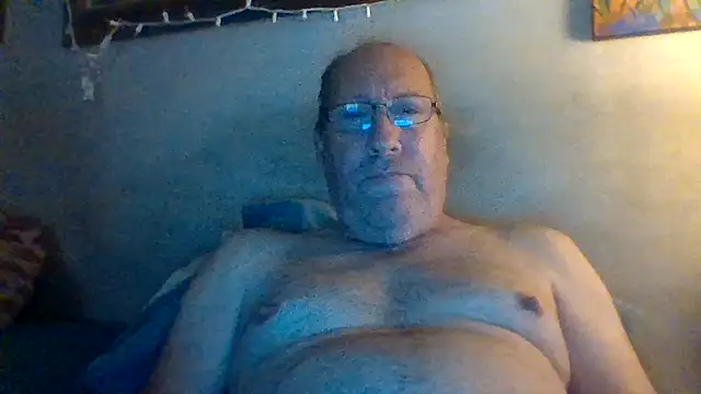 Snapshot of hornyrich69 chatting on January 17, 2026, 5:01 am hornyrich69 online show from January 17, 2026, 5:01 am