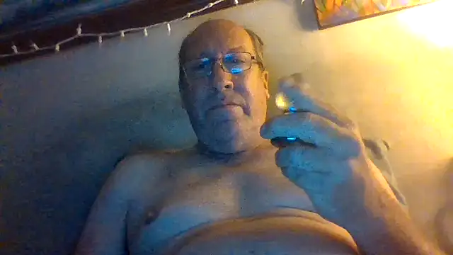 Snapshot of hornyrich69 chatting on February 17, 2026, 7:05 am hornyrich69 online show from February 17, 2026, 7:05 am