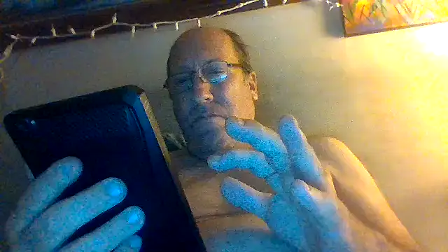 Snapshot of hornyrich69 chatting on February 24, 2026, 7:06 am hornyrich69 online show from February 24, 2026, 7:06 am