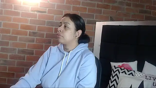 salome  hills1 online show from January 14, 2025, 2:32 pm