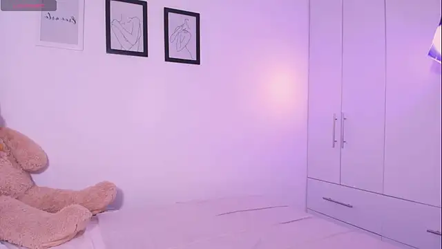 DannaHyde online show from November 7, 2025, 9:04 pm