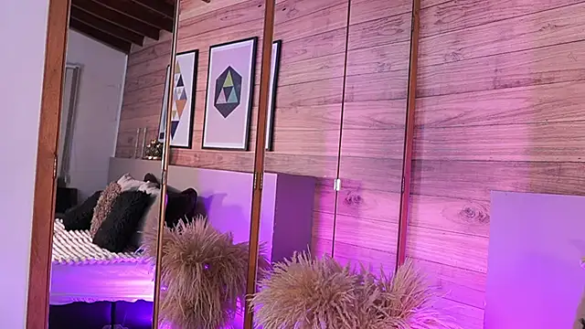 IzzyWild online show from November 19, 2025, 11:21 am