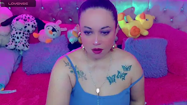 Snapshot of martina_bk chatting on January 27, 2025, 12:54 am martina bk online show from January 27, 2025, 12:54 am