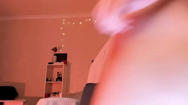 Snapshot of Britney_Ross chatting on December 1, 2025, 3:33 am Britney Ross online show from December 1, 2025, 3:33 am