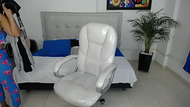 Chiqui milk  online show from January 28, 2025, 7:21 pm