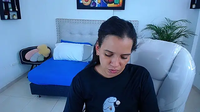 Chiqui milk  online show from March 3, 2025, 7:28 pm