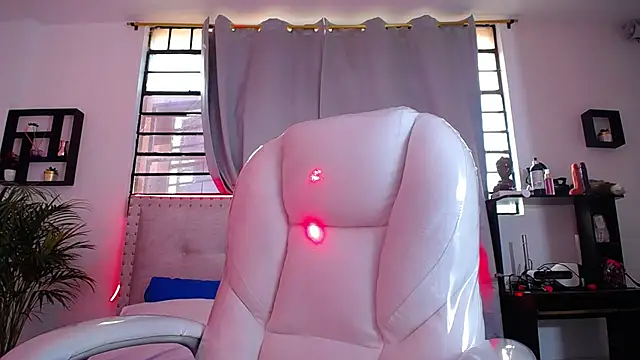 Chiqui milk  online show from March 12, 2025, 10:50 pm