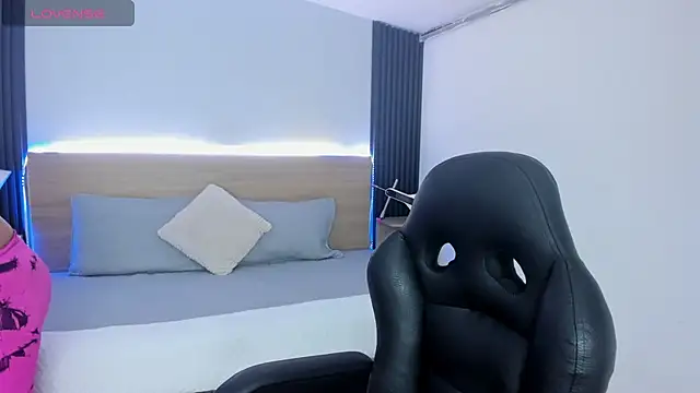 Chiqui milk  online show from December 2, 2025, 6:47 pm