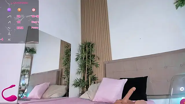 Snapshot of Natasha__Sccott chatting on March 5, 2025, 8:10 pm Natasha Sccott online show from March 5, 2025, 8:10 pm