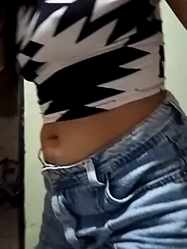 Snapshot of Michellluxo chatting on February 15, 2026, 3:14 am Michellluxo online show from February 15, 2026, 3:14 am