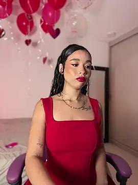 Snapshot of Hips_hannah chatting on February 15, 2026, 12:07 am Hips hannah online show from February 15, 2026, 12:07 am