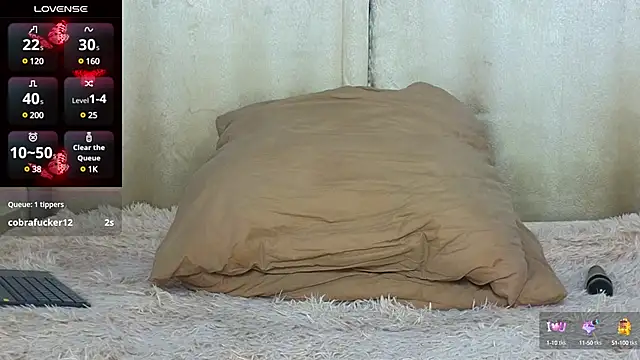 Snapshot of Molliblum chatting on March 15, 2025, 5:15 pm Molliblum online show from March 15, 2025, 5:15 pm