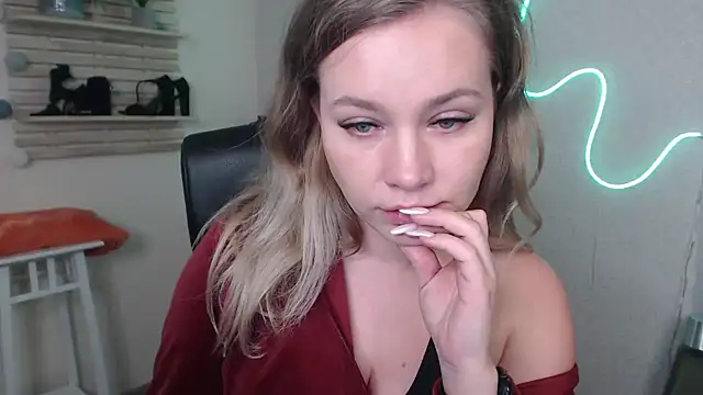 Snapshot of holly_xglam chatting on December 4, 2024, 11:41 am holly xglam online show from December 4, 2024, 11:41 am