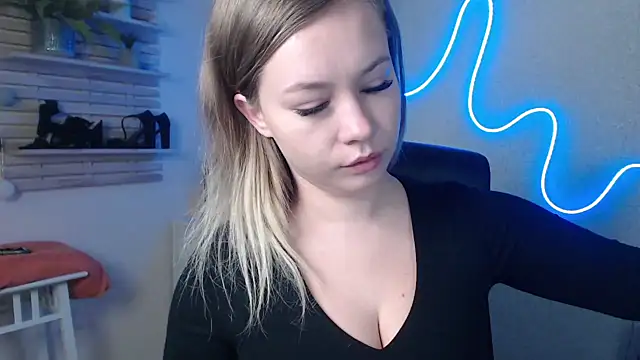 Snapshot of holly_xglam chatting on December 19, 2024, 3:18 am holly xglam online show from December 19, 2024, 3:18 am