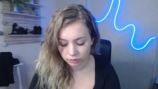 Snapshot of holly_xglam chatting on January 7, 2025, 10:43 am holly xglam online show from January 7, 2025, 10:43 am