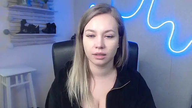 Snapshot of holly_xglam chatting on January 8, 2025, 10:26 am holly xglam online show from January 8, 2025, 10:26 am
