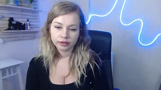 Snapshot of holly_xglam chatting on January 14, 2025, 9:13 am holly xglam online show from January 14, 2025, 9:13 am