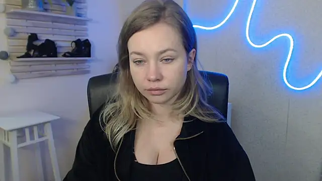 Snapshot of holly_xglam chatting on February 5, 2025, 6:13 am holly xglam online show from February 5, 2025, 6:13 am
