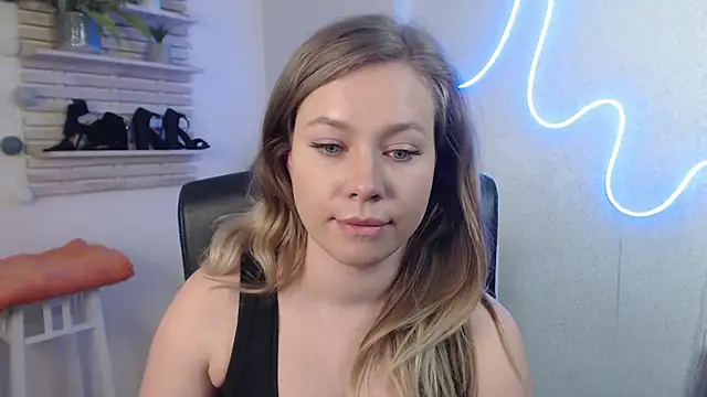 Snapshot of holly_xglam chatting on February 26, 2025, 6:37 am holly xglam online show from February 26, 2025, 6:37 am
