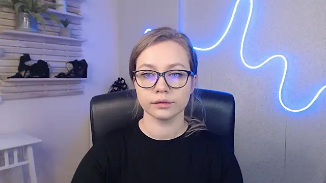 Snapshot of holly_xglam chatting on March 7, 2025, 12:58 am holly xglam online show from March 7, 2025, 12:58 am