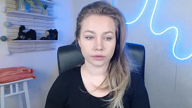 Snapshot of holly_xglam chatting on March 17, 2025, 2:19 am holly xglam online show from March 17, 2025, 2:19 am