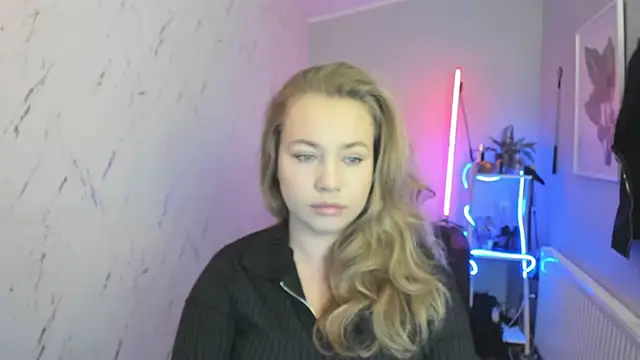 Snapshot of holly_xglam chatting on October 15, 2025, 6:08 pm holly xglam online show from October 15, 2025, 6:08 pm