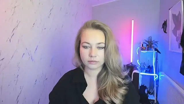 Snapshot of holly_xglam chatting on October 17, 2025, 6:10 pm holly xglam online show from October 17, 2025, 6:10 pm