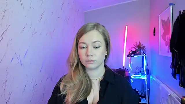 Snapshot of holly_xglam chatting on November 13, 2025, 6:29 pm holly xglam online show from November 13, 2025, 6:29 pm