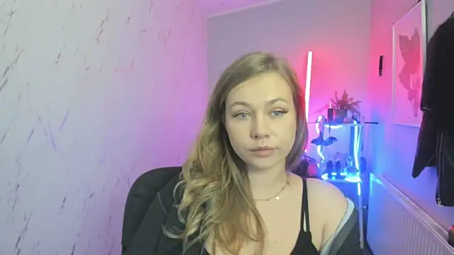 Snapshot of holly_xglam chatting on November 25, 2025, 8:53 pm holly xglam online show from November 25, 2025, 8:53 pm