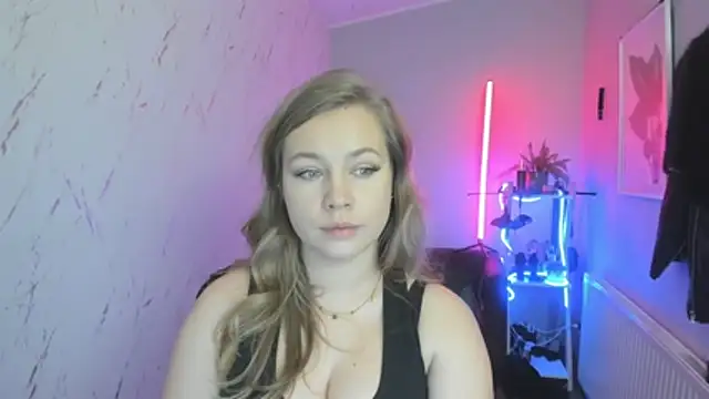 Snapshot of holly_xglam chatting on November 26, 2025, 8:43 pm holly xglam online show from November 26, 2025, 8:43 pm