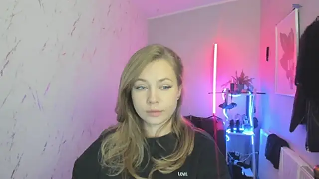 Snapshot of holly_xglam chatting on November 27, 2025, 8:11 pm holly xglam online show from November 27, 2025, 8:11 pm