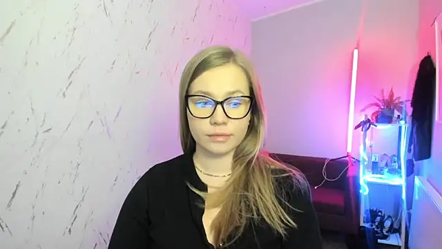 Snapshot of holly_xglam chatting on December 21, 2025, 8:49 pm holly xglam online show from December 21, 2025, 8:49 pm