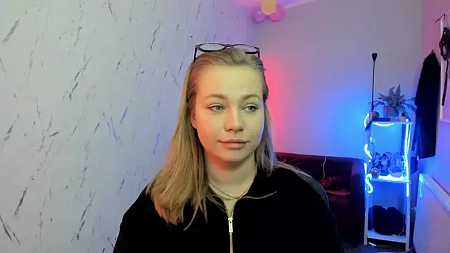 Snapshot of holly_xglam chatting on February 3, 2026, 8:25 pm holly xglam online show from February 3, 2026, 8:25 pm