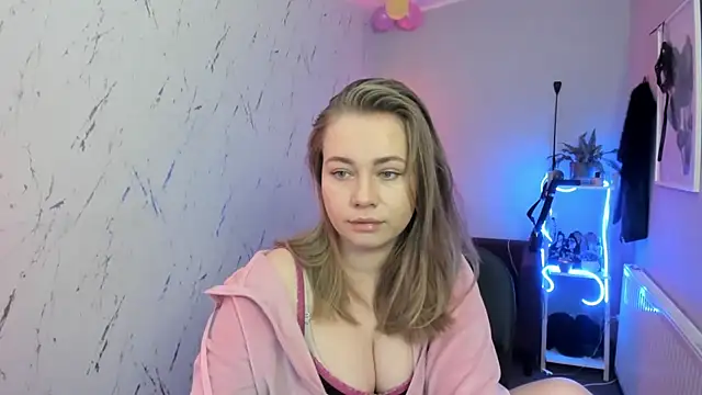 Snapshot of holly_xglam chatting on February 9, 2026, 8:35 pm holly xglam online show from February 9, 2026, 8:35 pm