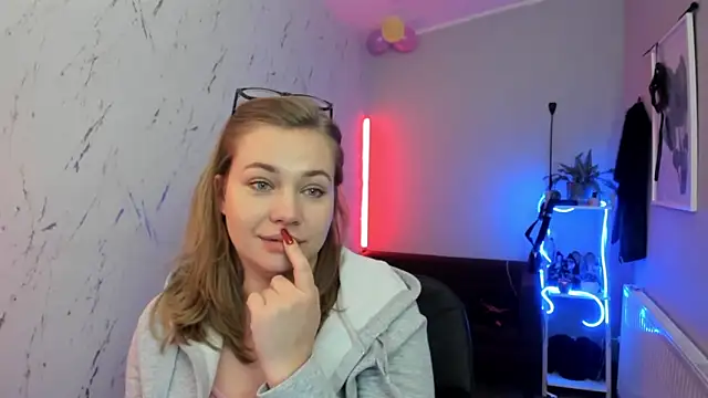 Snapshot of holly_xglam chatting on February 10, 2026, 8:02 pm holly xglam online show from February 10, 2026, 8:02 pm