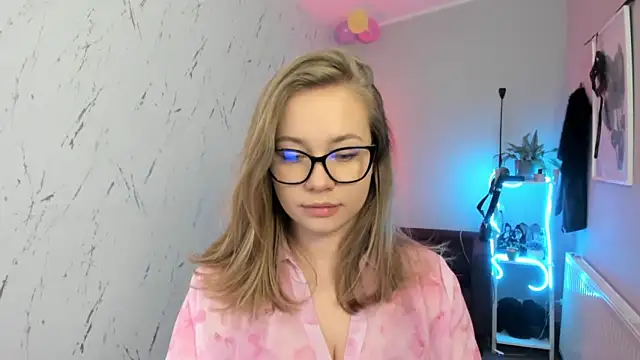 Snapshot of holly_xglam chatting on February 11, 2026, 7:52 pm holly xglam online show from February 11, 2026, 7:52 pm