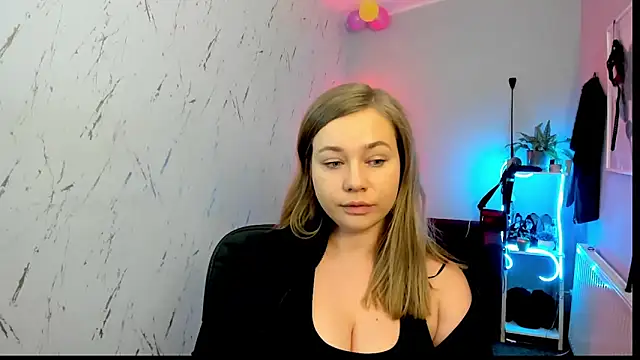 Snapshot of holly_xglam chatting on February 24, 2026, 9:13 pm holly xglam online show from February 24, 2026, 9:13 pm