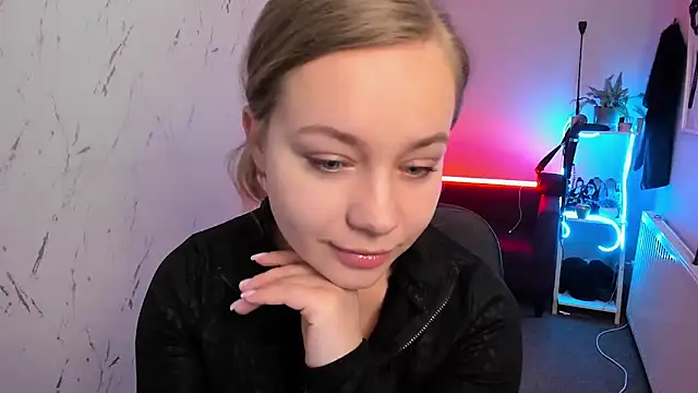 Snapshot of holly_xglam chatting on February 26, 2026, 7:57 pm holly xglam online show from February 26, 2026, 7:57 pm