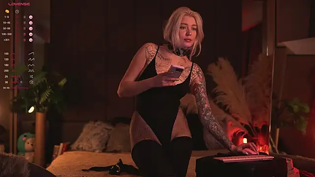 LinaKinky online show from December 9, 2024, 9:06 am