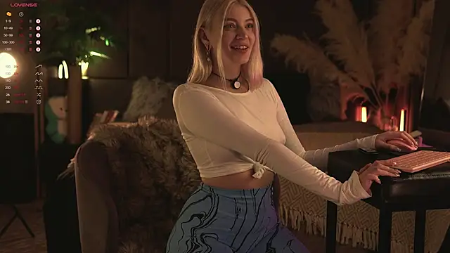 LinaKinky online show from December 15, 2024, 9:03 am