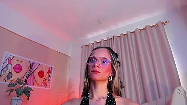 SkiinnyAna online show from February 5, 2025, 7:31 pm