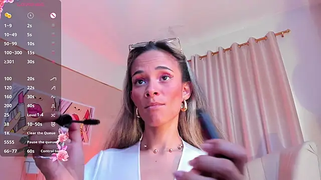 SkiinnyAna online show from February 10, 2025, 7:38 pm