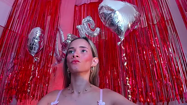 SkiinnyAna online show from February 15, 2025, 7:28 pm