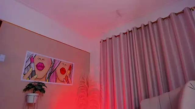 SkiinnyAna online show from February 28, 2025, 10:39 pm